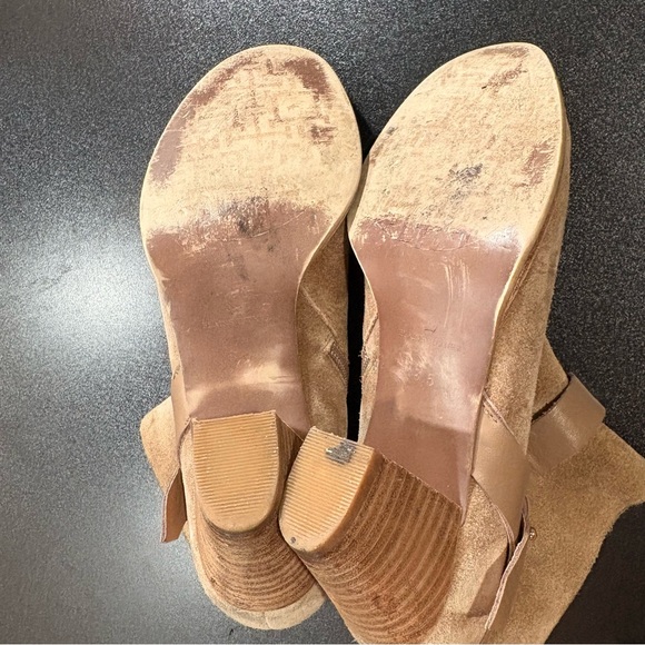 Elaine Turner Stylish Tan Suede Ankle Boots block heel women’s 8.5  booties nude - Picture 8 of 9